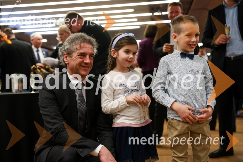 dr. Robert Golob, predsednik vlade RS;  Frida Kaloh;  Edvard Kaloh55. podelitev Nagrad GZS za izjemne gospodarske in podjetniške dosežke