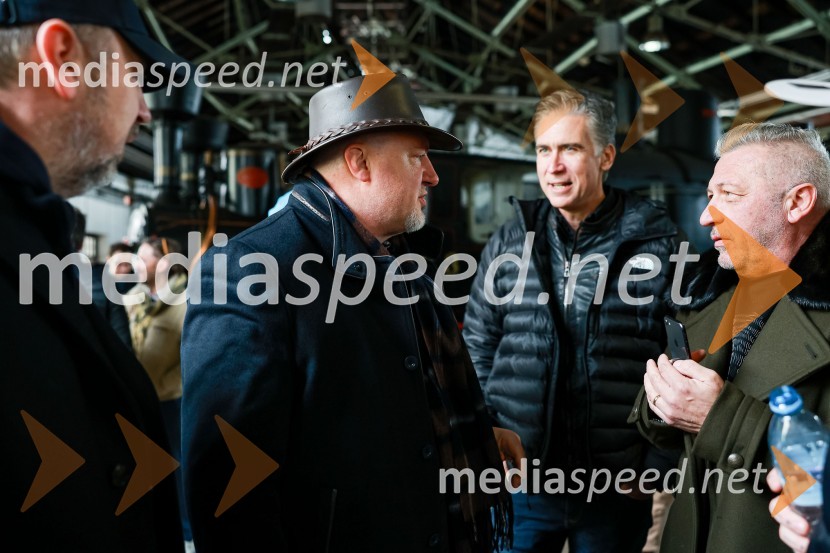  Urban Centa, programski direktor festivala Pivo in cvetje Laško;  Jan Plestenjak, pevec58. festival Pivo in Cvetje, novinarska konferenca