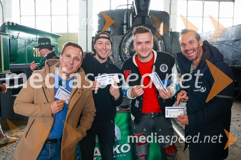  Blaž  Babić, animator publike na POP TV in stand up komik;  Marko Soršak-Soki, bobnar, skupina Elvis Jackson;  Luka Basi, pevec;  Iztok Gustinčič, radijski voditelj, glasbenik58. festival Pivo in Cvetje, novinarska konferenca