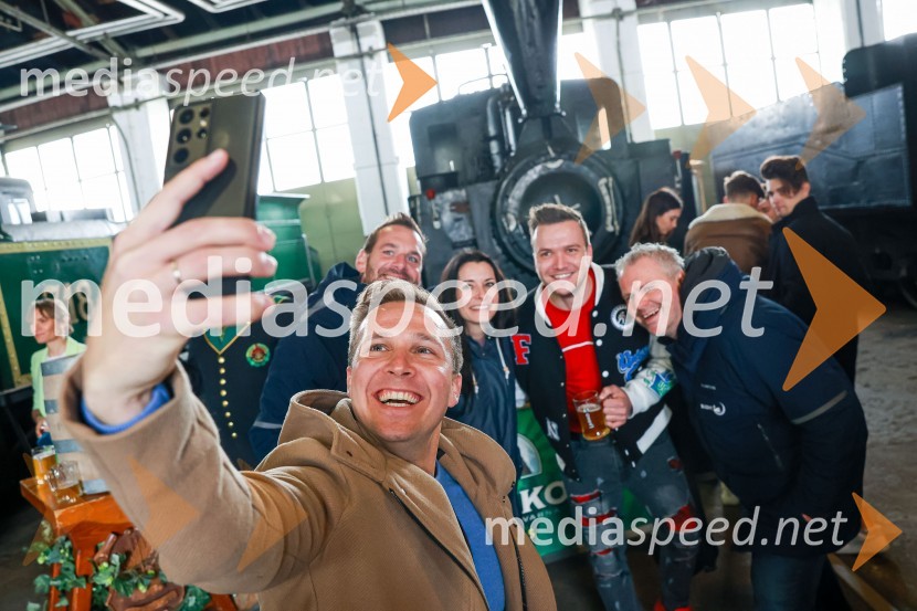  Blaž  Babić, animator publike na POP TV in stand up komik;  Iztok Gustinčič, radijski voditelj, glasbenik;  Jana Morelj, radijska in TV voditeljica;  Luka Basi, pevec;  Miha Deželak, radijski voditelj, humanitarec58. festival Pivo in Cvetje, novinarska konferenca