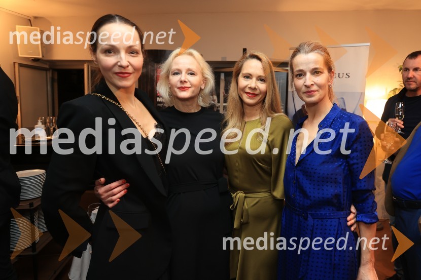  Iva Babić, igralka;  ... ;  Saša  Mihelčič, igralka;  Maša Derganc, igralkaGospa Dalloway, premiera, SNG Drama Ljubljana