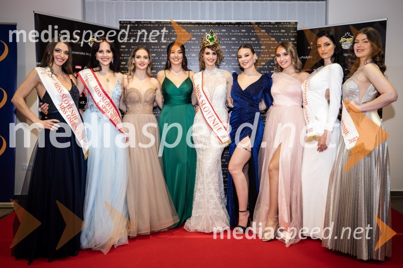  Urška Koštrun, finalistka Miss Slovenije 2022;  Talita Sofija Komelj, sopranistka, 2. spremljevalka Miss Slovenije 2022;  ... ;  Maja Čolić, Miss Slovenije 2020/21;  Vida Milvojša, Miss Slovenije 2022;  Lara  Kalanj, Miss Slovenije 2018;  Klara Šmigoc, finalistka Miss Slovenije 2022;  Teja Tripković, finalistka Miss Slovenije 2022;  Anja Korenč, finalistka Miss Slovenije 2022Miss Slovenije 2023, polfinalni izbor