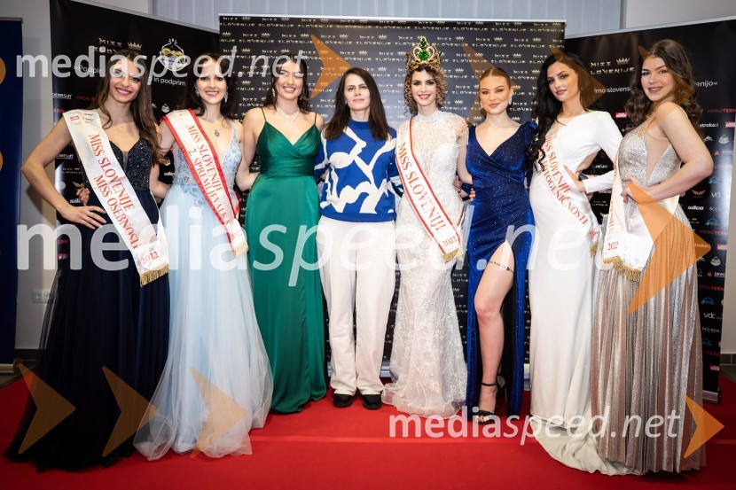  Urška Koštrun, finalistka Miss Slovenije 2022;  Talita Sofija Komelj, sopranistka, 2. spremljevalka Miss Slovenije 2022;  Maja Čolić, Miss Slovenije 2020/21;  ... ;  Vida Milvojša, Miss Slovenije 2022;  Lara  Kalanj, Miss Slovenije 2018;  Teja Tripković, finalistka Miss Slovenije 2022;  Anja Korenč, finalistka Miss Slovenije 2022Miss Slovenije 2023, polfinalni izbor