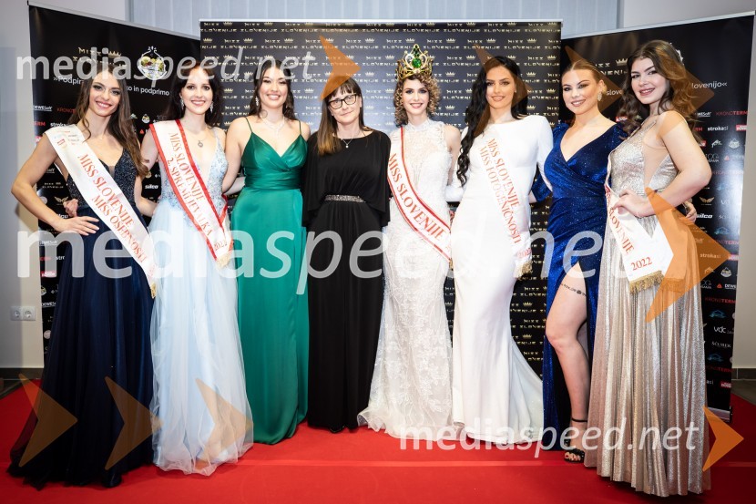  Urška Koštrun, finalistka Miss Slovenije 2022;  Talita Sofija Komelj, sopranistka, 2. spremljevalka Miss Slovenije 2022;  Maja Čolić, Miss Slovenije 2020/21;  Mojca Šimnic Šolinc, direktorica Tosama;  Vida Milvojša, Miss Slovenije 2022;  Teja Tripković, finalistka Miss Slovenije 2022;  Lara  Kalanj, Miss Slovenije 2018;  Anja Korenč, finalistka Miss Slovenije 2022Miss Slovenije 2023, polfinalni izbor