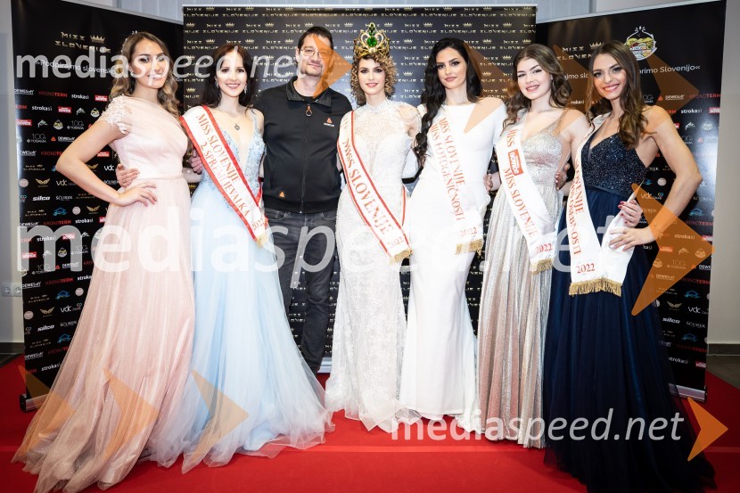 Klara Šmigoc, finalistka Miss Slovenije 2022;  Talita Sofija Komelj, sopranistka, 2. spremljevalka Miss Slovenije 2022;  ... ;  Vida Milvojša, Miss Slovenije 2022;  Teja Tripković, finalistka Miss Slovenije 2022;  Anja Korenč, finalistka Miss Slovenije 2022;  Urška Koštrun, finalistka Miss Slovenije 2022Miss Slovenije 2023, polfinalni izbor