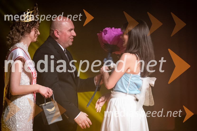  Vida Milvojša, Miss Slovenije 2022;  Gregor Žmak, župan, Občina Pesnica;  Ana Ivanc, finalistka, Miss Slovenije 2023Miss Slovenije 2023, polfinalni izbor
