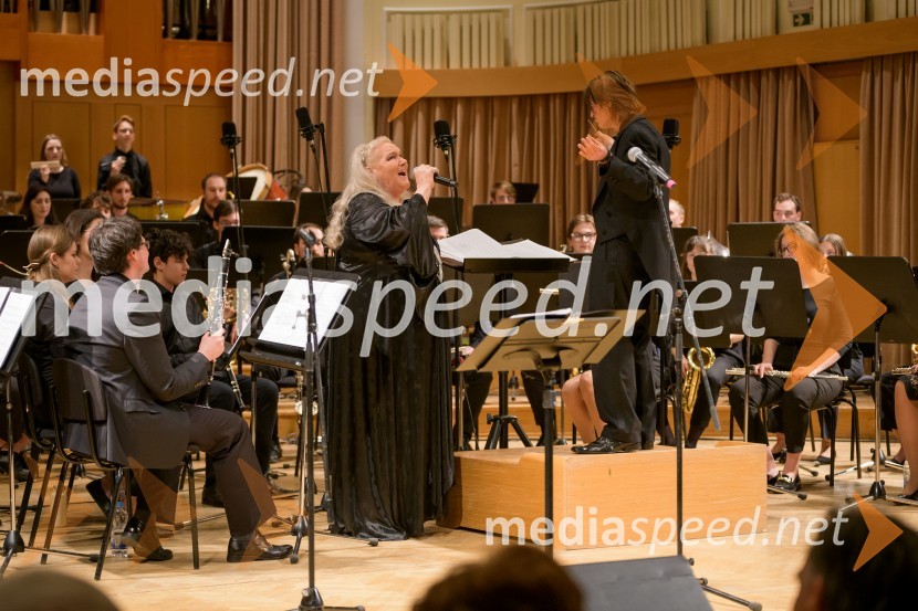  Elda Viler, pevka;  Miro Saje, dirigentElda Viler z orkestrom Ave in gosti, koncert ob 60. letnici delovanja