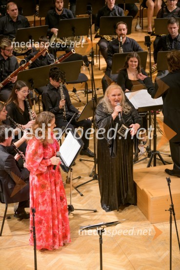  Ana Dežman, pevka;  Elda Viler, pevkaElda Viler z orkestrom Ave in gosti, koncert ob 60. letnici delovanja