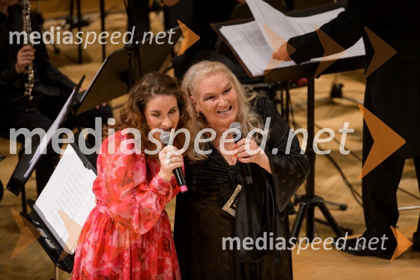  Ana Dežman, pevka;  Elda Viler, pevkaElda Viler z orkestrom Ave in gosti, koncert ob 60. letnici delovanja