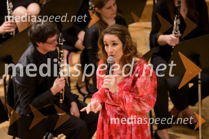  Ana Dežman, pevkaElda Viler z orkestrom Ave in gosti, koncert ob 60. letnici delovanja