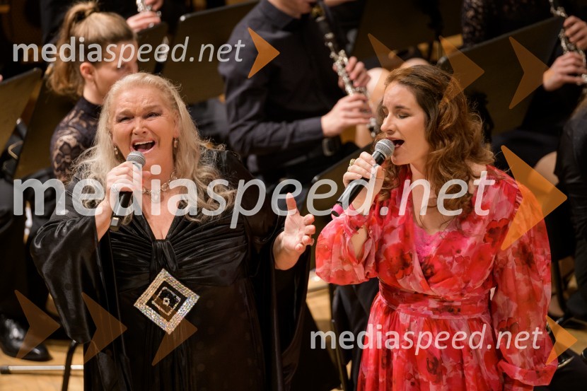  Elda Viler, pevka;  Ana Dežman, pevkaElda Viler z orkestrom Ave in gosti, koncert ob 60. letnici delovanja