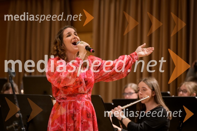  Ana Dežman, pevkaElda Viler z orkestrom Ave in gosti, koncert ob 60. letnici delovanja