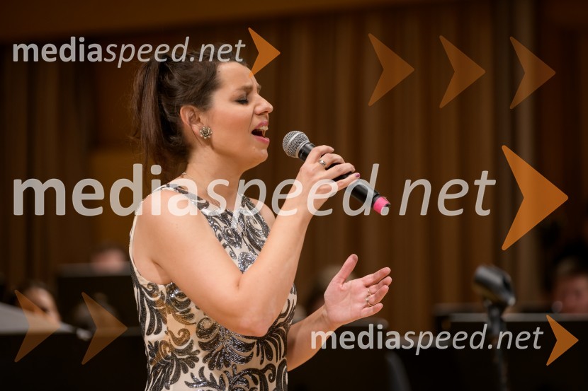  Iva Stanič, pevkaElda Viler z orkestrom Ave in gosti, koncert ob 60. letnici delovanja