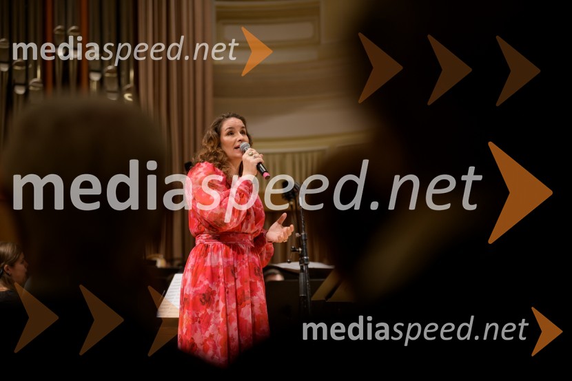  Ana Dežman, pevkaElda Viler z orkestrom Ave in gosti, koncert ob 60. letnici delovanja