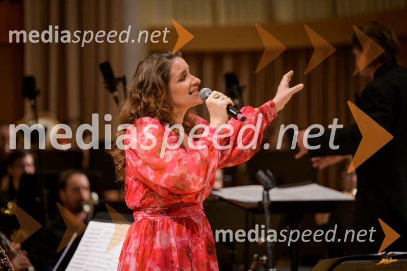  Ana Dežman, pevkaElda Viler z orkestrom Ave in gosti, koncert ob 60. letnici delovanja