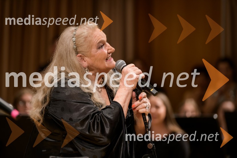  Elda Viler, pevkaElda Viler z orkestrom Ave in gosti, koncert ob 60. letnici delovanja