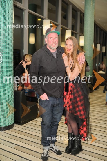  Gaber Keržišnik;  Tara Zupančič, voditeljicaHamo & Tribute 2 Love, koncert ob izidu albuma 22