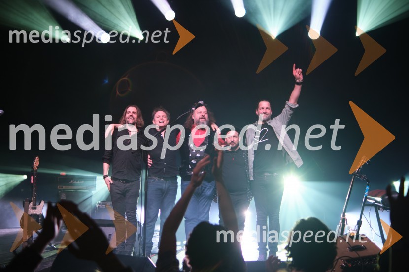  Uroš Škerl Kramberger - Hipi, glasbenik, Hamo & Tribute 2 Love;  Peter Dekleva, glasbenik, Hamo & Tribute 2 Love;  Martin Janežič - Buco, glasbenik, Hamo & Tribute 2 Love;  Denis Horvat - Duki, glasbenik, Hamo & Tribute 2 Love;  Matevž Šalehar - Hamo, glasbenikHamo & Tribute 2 Love, koncert ob izidu albuma 22