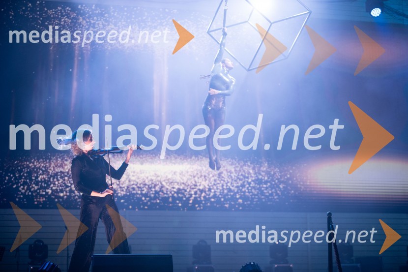  Maša Golob, violinistka;  Tamia Šeme, cirkuška umetnicaPodelitev pokalov sobotnega veleslaloma in javni žreb, 62. Pokal Vitranc