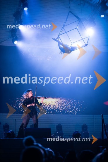  Maša Golob, violinistka;  Tamia Šeme, cirkuška umetnicaPodelitev pokalov sobotnega veleslaloma in javni žreb, 62. Pokal Vitranc