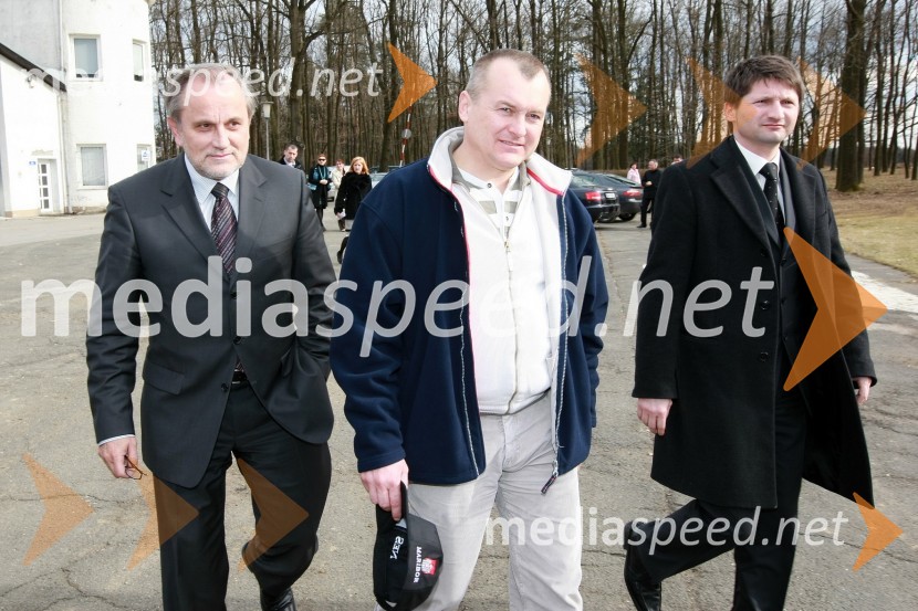 Milan Pogačnik, minister za kmetijstvo, gozdarstvo in prehrano, Franc Kangler, župan Mestne občine Maribor in Andrej Gregorič, predsednik Letalskega centra MariborMilan Pogačnik, minister za kmetijstvo, gozdarstvo in prehrano obiskal Letalski center Maribor