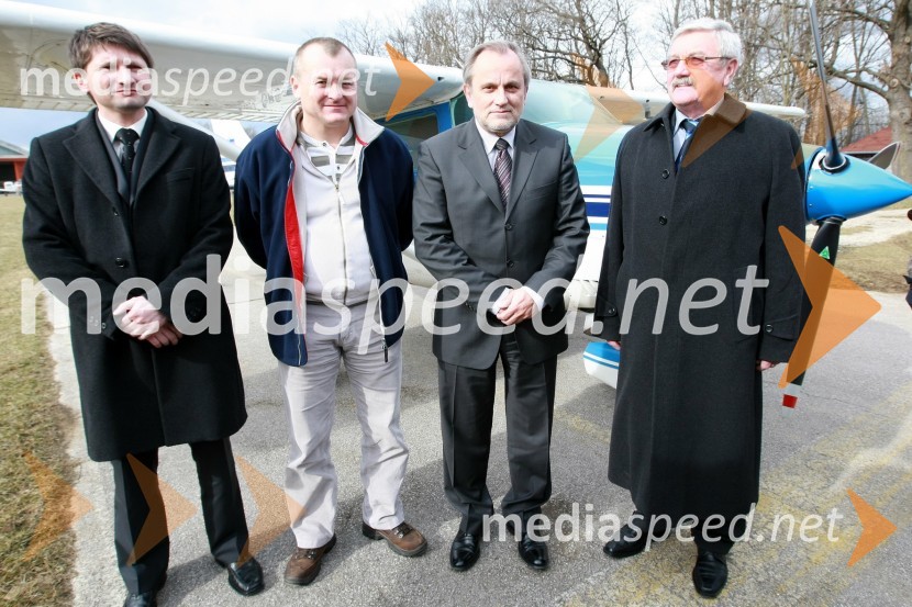 Andrej Gregorič, predsednik Letalskega centra Maribor, Franc Kangler, župan Mestne občine Maribor, Milan Pogačnik, minister za kmetijstvo, gozdarstvo in prehrano in Jožef Merkuš, župan občine Hoče-SlivnicaMilan Pogačnik, minister za kmetijstvo, gozdarstvo in prehrano obiskal Letalski center Maribor