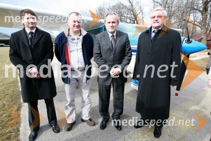 Andrej Gregorič, predsednik Letalskega centra Maribor, Franc Kangler, župan Mestne občine Maribor, Milan Pogačnik, minister za kmetijstvo, gozdarstvo in prehrano in Jožef Merkuš, župan občine Hoče-SlivnicaMilan Pogačnik, minister za kmetijstvo, gozdarstvo in prehrano obiskal Letalski center Maribor