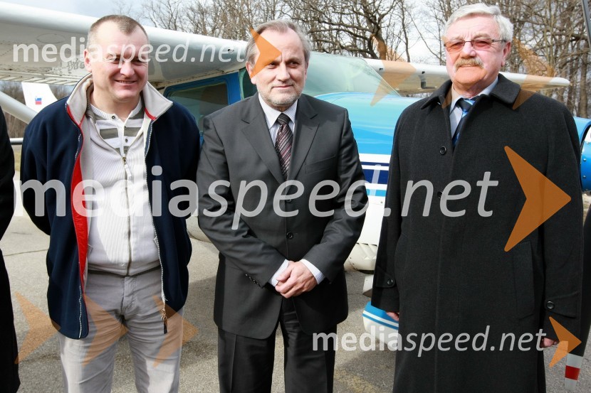 Franc Kangler, župan Mestne občine Maribor, Milan Pogačnik, minister za kmetijstvo, gozdarstvo in prehrano in Jožef Merkuš, župan občine Hoče-SlivnicaMilan Pogačnik, minister za kmetijstvo, gozdarstvo in prehrano obiskal Letalski center Maribor