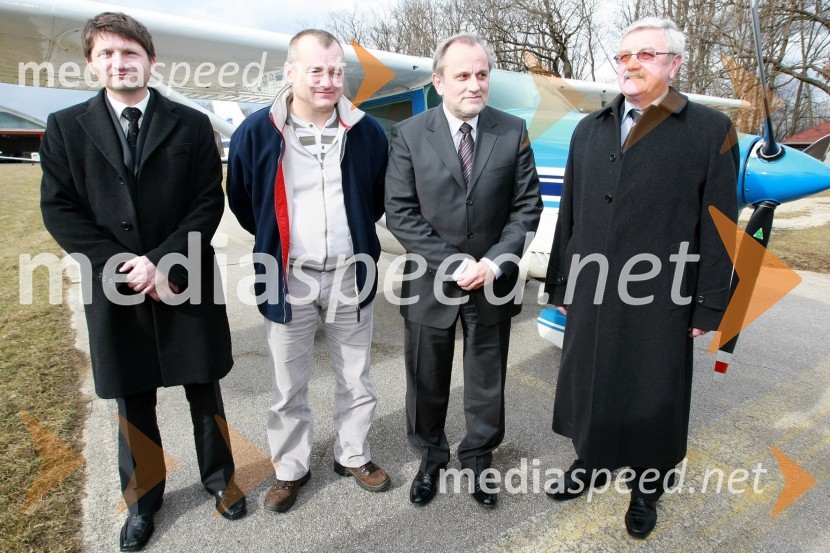 Andrej Gregorič, predsednik Letalskega centra Maribor, Franc Kangler, župan Mestne občine Maribor, Milan Pogačnik, minister za kmetijstvo, gozdarstvo in prehrano in Jožef Merkuš, župan občine Hoče-SlivnicaMilan Pogačnik, minister za kmetijstvo, gozdarstvo in prehrano obiskal Letalski center Maribor