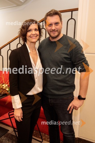  Ajda Valcl, režiserka;  Marko Bratuš, umetniški vodja SNG Nova Gorica31. Dnevi Komedije v Celju, zaključek festivala s Tadejem Tošem