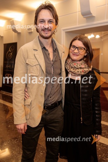  Blaž Setnikar, igralec;  Milana Simonič, vodja marketinga in odnosov za javnostmi SLG Celje31. Dnevi Komedije v Celju, zaključek festivala s Tadejem Tošem