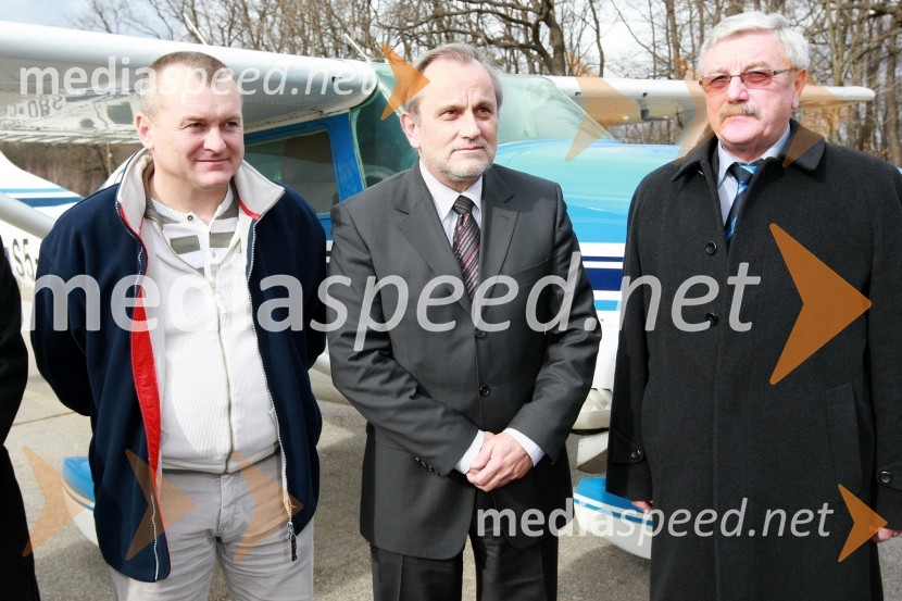 Franc Kangler, župan Mestne občine Maribor, Milan Pogačnik, minister za kmetijstvo, gozdarstvo in prehrano in Jožef Merkuš, župan občine Hoče-SlivnicaMilan Pogačnik, minister za kmetijstvo, gozdarstvo in prehrano obiskal Letalski center Maribor