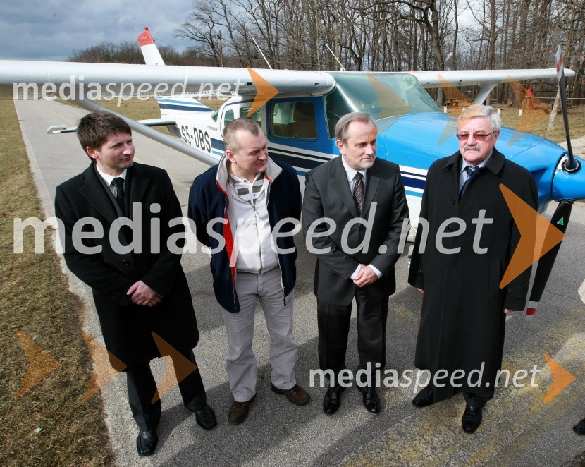 Andrej Gregorič, predsednik Letalskega centra Maribor, Franc Kangler, župan Mestne občine Maribor, Milan Pogačnik, minister za kmetijstvo, gozdarstvo in prehrano in Jožef Merkuš, župan občine Hoče-SlivnicaMilan Pogačnik, minister za kmetijstvo, gozdarstvo in prehrano obiskal Letalski center Maribor