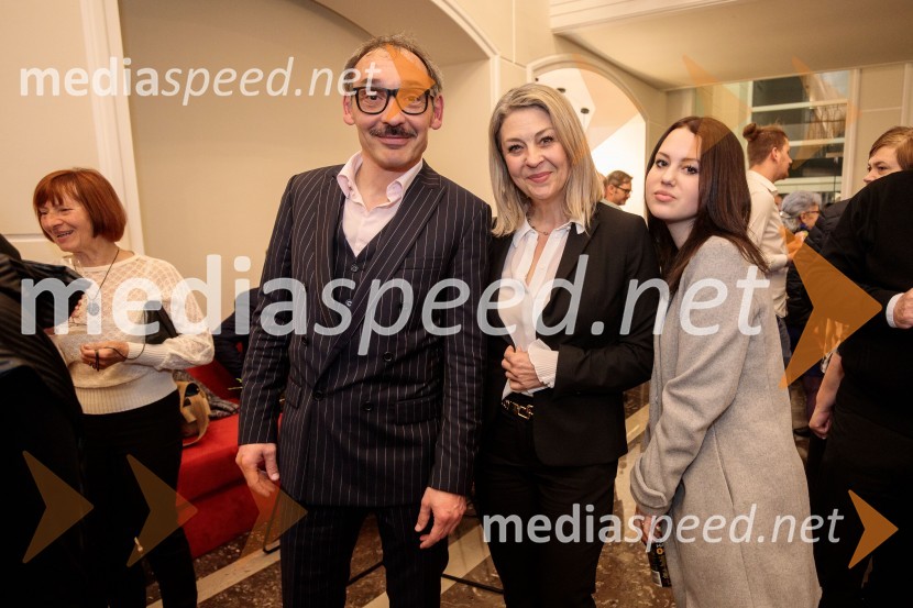  Tadej Toš, igralec, komik in TV voditelj;  Inge Kobe, vodja kabineta ministrice za digitalizacijo;  Zara Kregar31. Dnevi Komedije v Celju, zaključek festivala s Tadejem Tošem