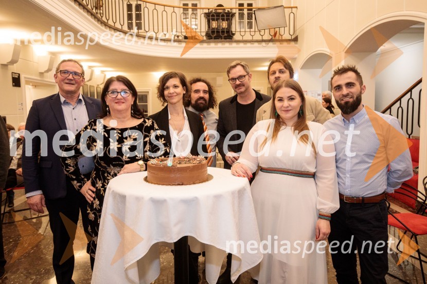  ... ;  ... ;  Ajda Valcl, režiserka;   Jure Novak, režiser, direktor, Prešernovo gledališče Kranj;  Jurij  Zrnec, igralec;  ... ;  Blaž Setnikar, igralec;  ... 31. Dnevi Komedije v Celju, zaključek festivala s Tadejem Tošem