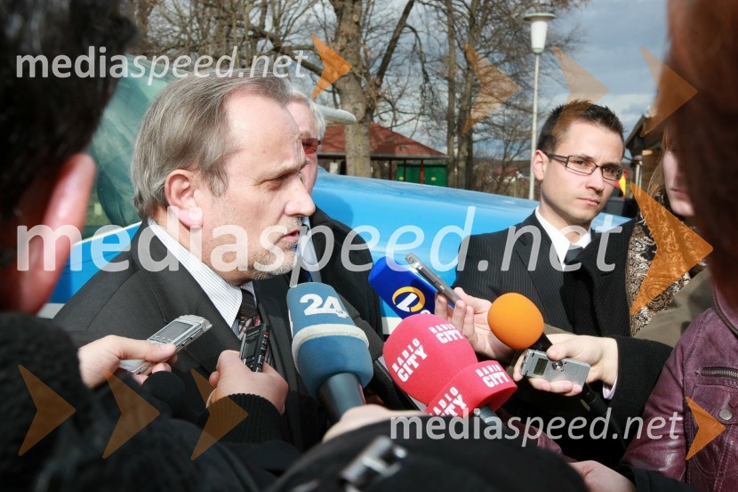 Milan Pogačnik, minister za kmetijstvo, gozdarstvo in prehranoMilan Pogačnik, minister za kmetijstvo, gozdarstvo in prehrano obiskal Letalski center Maribor