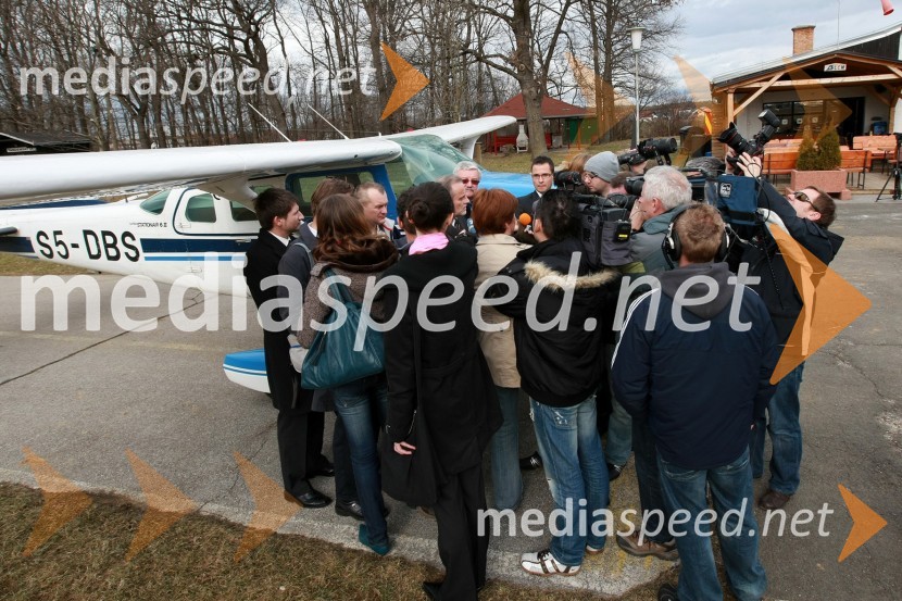 Milan Pogačnik, minister za kmetijstvo, gozdarstvo in prehrano obiskal Letalski center Maribor