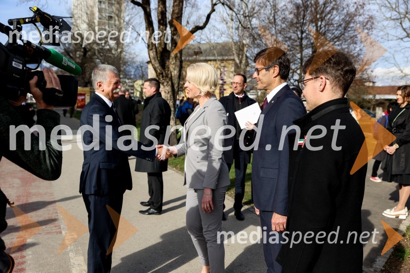  László Kövér, predsednik Državnega zbora Madžarske; mag. Urška Klakočar Zupančič, predsednica Državnega zbora RS, podpredsednica, Gibanje Svoboda;  Matjaž Rakovec, župan Mestne občine Kranj;  András Cser-Palkovics, župan, SzékesfehérvárOdkritje madžarskega kipa v parku La Ciotat v Kranju