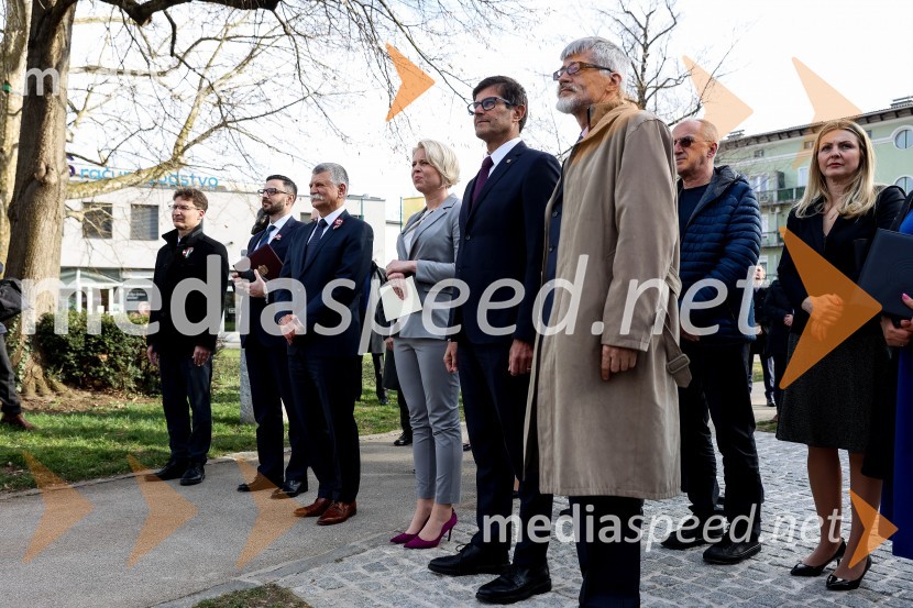  András Cser-Palkovics, župan, Székesfehérvár;  Andor Ferenc Dávid, madžarski veleposlanik v Sloveniji;  László Kövér, predsednik Državnega zbora Madžarske; mag. Urška Klakočar Zupančič, predsednica Državnega zbora RS, podpredsednica, Gibanje Svoboda;  Matjaž Rakovec, župan Mestne občine Kranj;  Marjan Cencen , veleposlanik Republike Slovenije na MadžarskemOdkritje madžarskega kipa v parku La Ciotat v Kranju