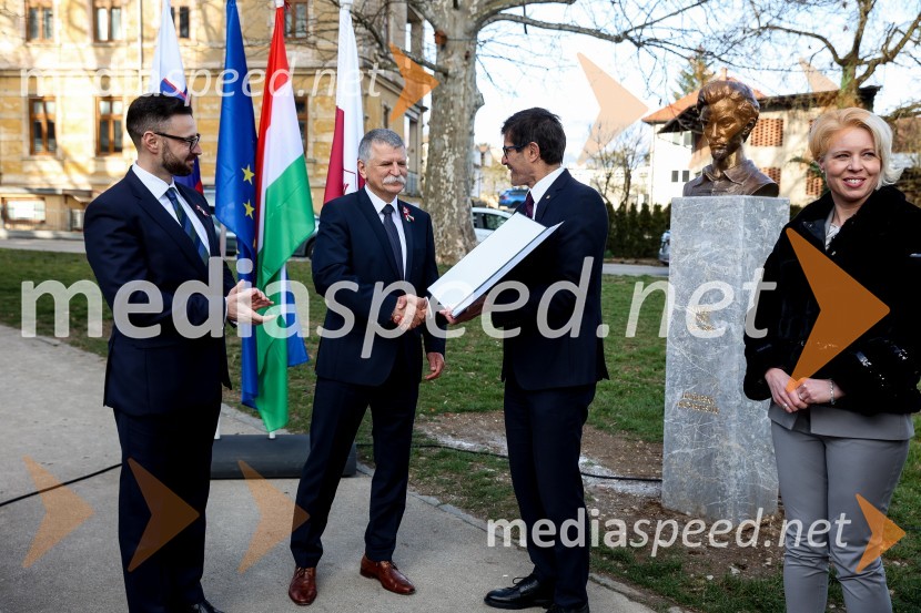  Andor Ferenc Dávid, madžarski veleposlanik v Sloveniji;  László Kövér, predsednik Državnega zbora Madžarske;  Matjaž Rakovec, župan Mestne občine Kranj; mag. Urška Klakočar Zupančič, predsednica Državnega zbora RS, podpredsednica, Gibanje SvobodaOdkritje madžarskega kipa v parku La Ciotat v Kranju