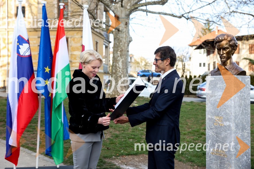 mag. Urška Klakočar Zupančič, predsednica Državnega zbora RS, podpredsednica, Gibanje Svoboda;  Matjaž Rakovec, župan Mestne občine KranjOdkritje madžarskega kipa v parku La Ciotat v Kranju
