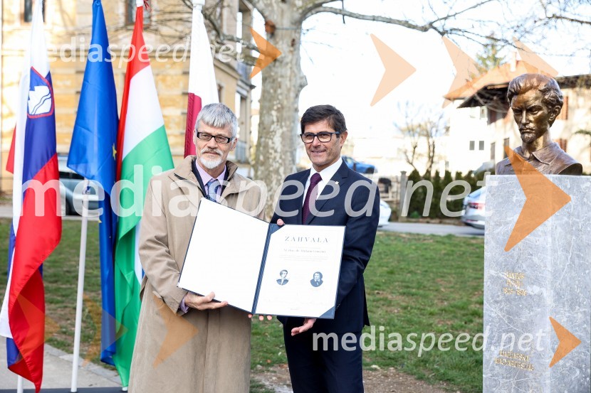  Marjan Cencen , veleposlanik Republike Slovenije na Madžarskem;  Matjaž Rakovec, župan Mestne občine KranjOdkritje madžarskega kipa v parku La Ciotat v Kranju