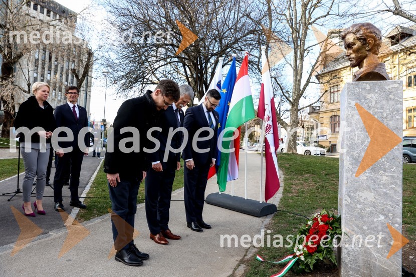  András Cser-Palkovics, župan, Székesfehérvár;  László Kövér, predsednik Državnega zbora Madžarske;  Andor Ferenc Dávid, madžarski veleposlanik v SlovenijiOdkritje madžarskega kipa v parku La Ciotat v Kranju