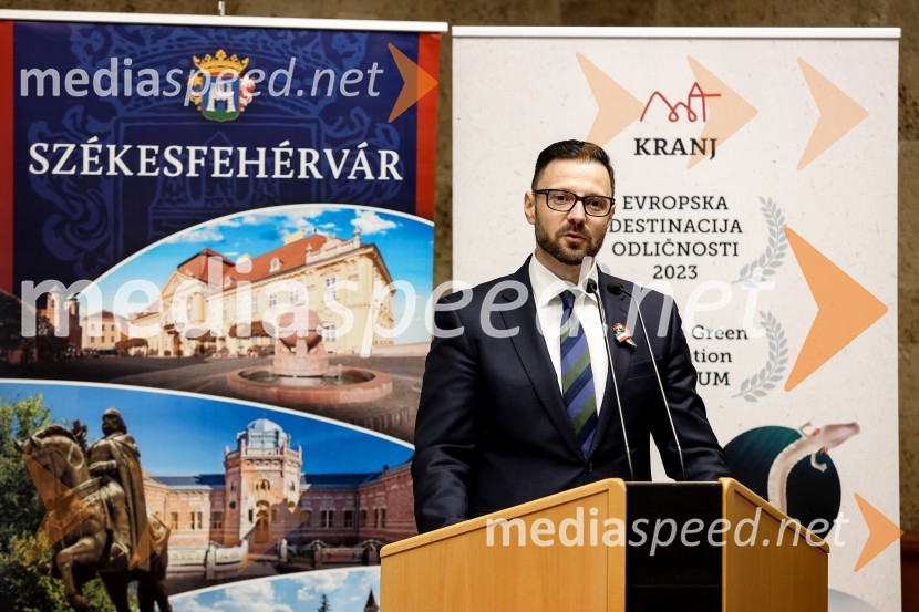  Andor Ferenc Dávid, madžarski veleposlanik v SlovenijiOdkritje madžarskega kipa v parku La Ciotat v Kranju