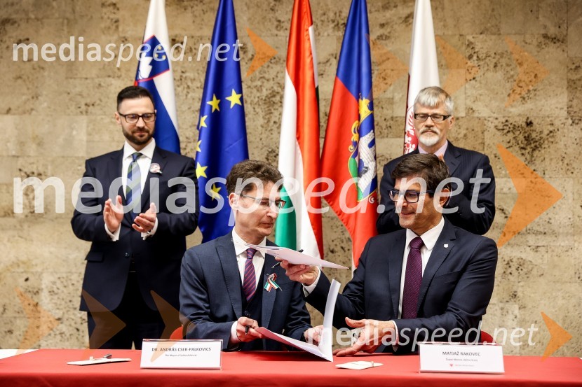  Andor Ferenc Dávid, madžarski veleposlanik v Sloveniji;  András Cser-Palkovics, župan, Székesfehérvár;  Matjaž Rakovec, župan Mestne občine Kranj;  Marjan Cencen , veleposlanik Republike Slovenije na MadžarskemOdkritje madžarskega kipa v parku La Ciotat v Kranju