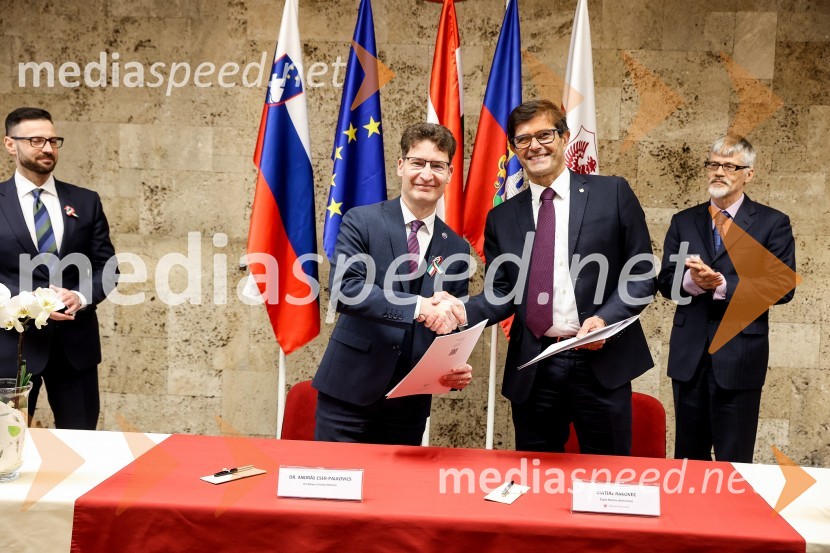  András Cser-Palkovics, župan, Székesfehérvár;  Matjaž Rakovec, župan Mestne občine KranjOdkritje madžarskega kipa v parku La Ciotat v Kranju