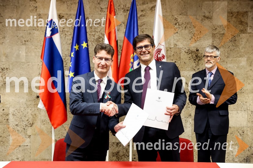  András Cser-Palkovics, župan, Székesfehérvár;  Matjaž Rakovec, župan Mestne občine KranjOdkritje madžarskega kipa v parku La Ciotat v Kranju