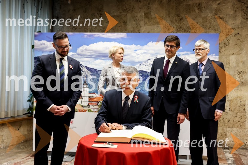  Andor Ferenc Dávid, madžarski veleposlanik v Sloveniji; mag. Urška Klakočar Zupančič, predsednica Državnega zbora RS, podpredsednica, Gibanje Svoboda;  László Kövér, predsednik Državnega zbora Madžarske;  Matjaž Rakovec, župan Mestne občine Kranj;  Marjan Cencen , veleposlanik Republike Slovenije na MadžarskemOdkritje madžarskega kipa v parku La Ciotat v Kranju