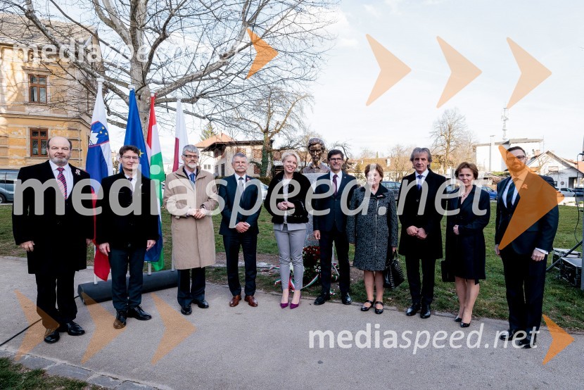  ... ;  András Cser-Palkovics, župan, Székesfehérvár;  Marjan Cencen , veleposlanik Republike Slovenije na Madžarskem;  László Kövér, predsednik Državnega zbora Madžarske; mag. Urška Klakočar Zupančič, predsednica Državnega zbora RS, podpredsednica, Gibanje Svoboda;  Matjaž Rakovec, župan Mestne občine Kranj;  ... ;  ... ;  ... ;  Andor Ferenc Dávid, madžarski veleposlanik v SlovenijiOdkritje madžarskega kipa v parku La Ciotat v Kranju