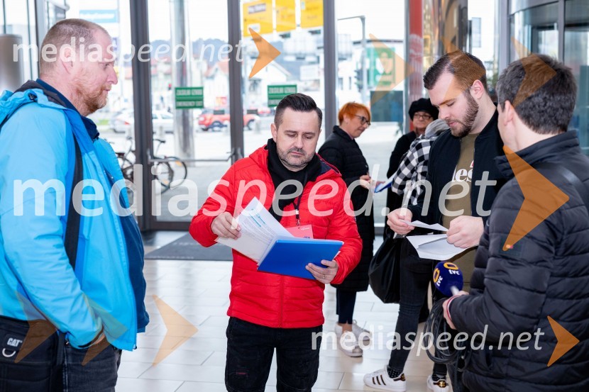  Primož Škerl, novinar;  Simon Klanfer, radijski voditelj, DJ;  Simon Valant, novinar;  Andrej Krajnc, novinarCitycentrov 17. rojstni dan, novinarska konferenca